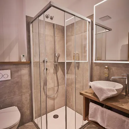 Rait'ner Wirt 3* שלכינג