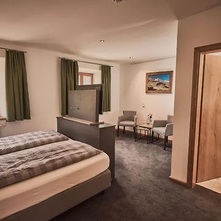 Rait'ner Wirt Hotel 3*